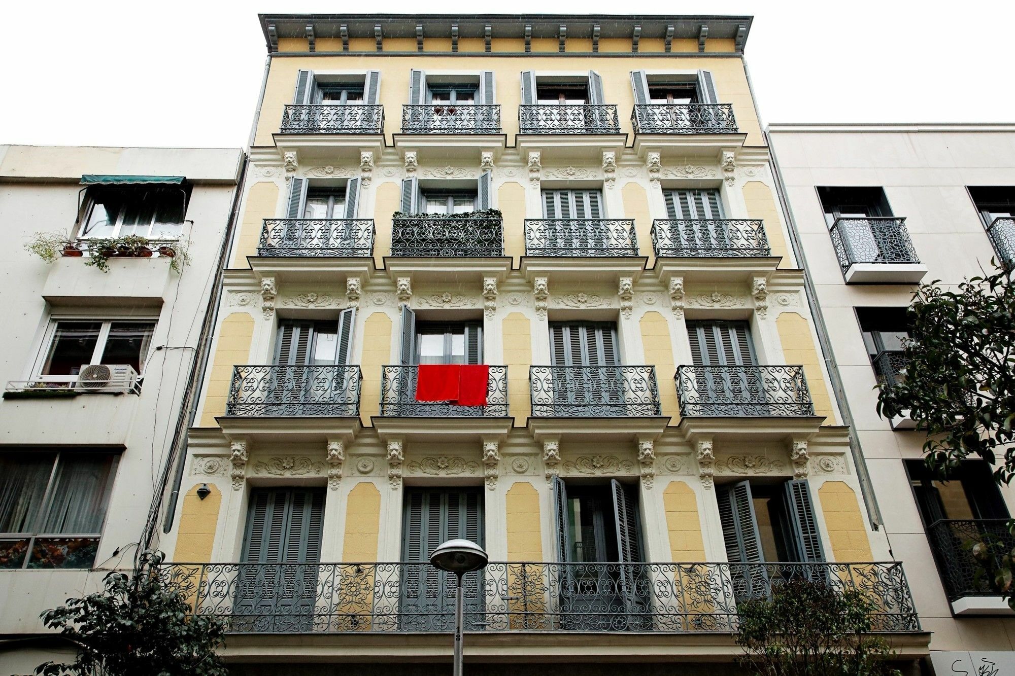 Fuencarral Lara City Center Madrid Exterior photo